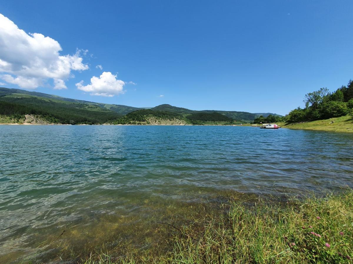 Zavojsko Jezero Pirot - Smestaj Manic Guest House Gostusa Exterior photo